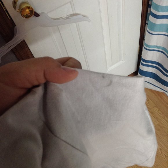 PEANUTS T-SHIRT SIZE MENS S BRAND NEW WITH TAGS HAS A STAIN SHOWN IN PHOTOS - Picture 6 of 11